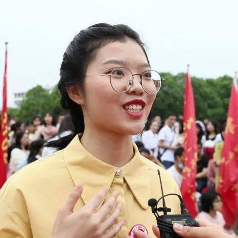 十八岁你好上栗中学为高三学子举行成人礼