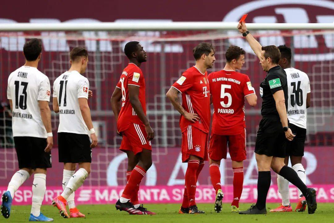 拜仁加冕德甲九连冠!_沙尔克