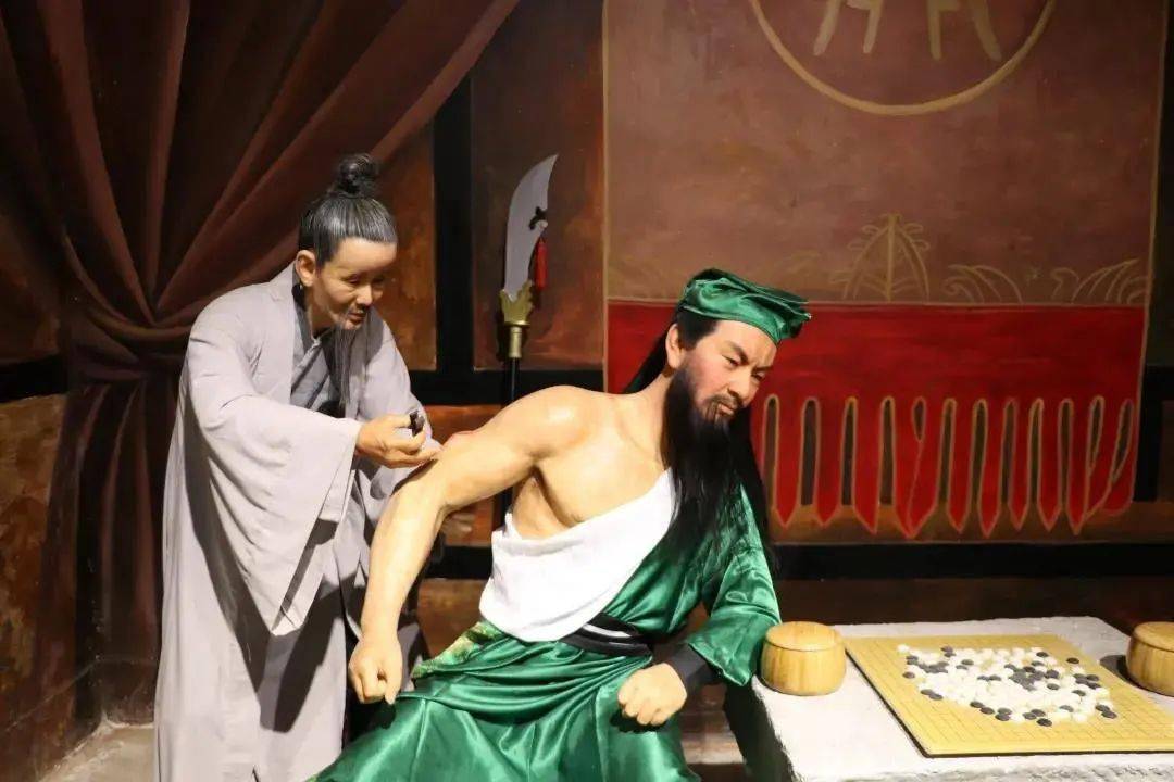 十年代开山挖建的人防工程,以历史为主轴,从三皇五帝到秦始皇统一六国