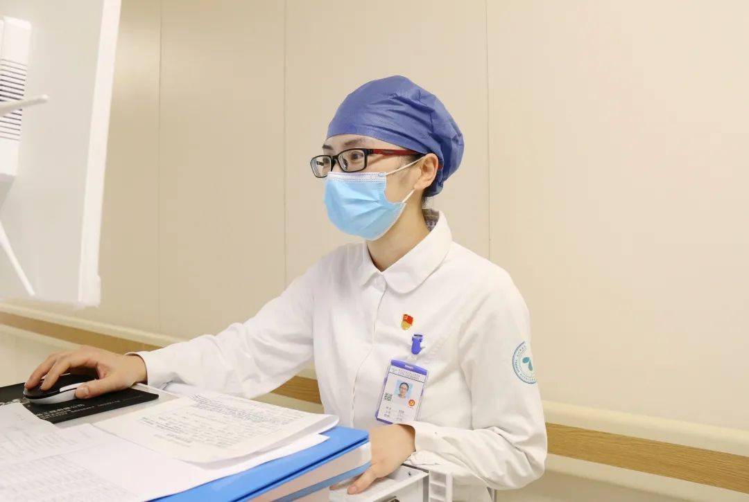 "细心地观察,轻声地询问,贴心地照顾"让icu李建琴护士赢得了患者的