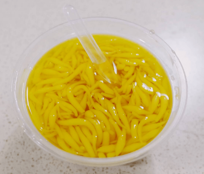 槐花粉是南宁的一种夏季特色甜品小吃,  南宁街头随处可见.