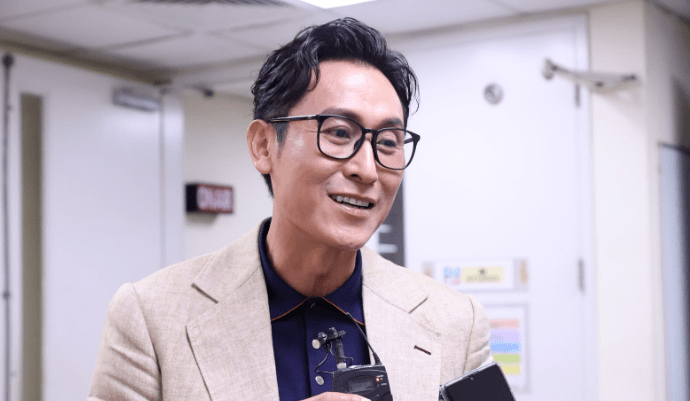 马德钟忆拍洪武三十二鞭打戏称不尴尬讲扮癫多过sm