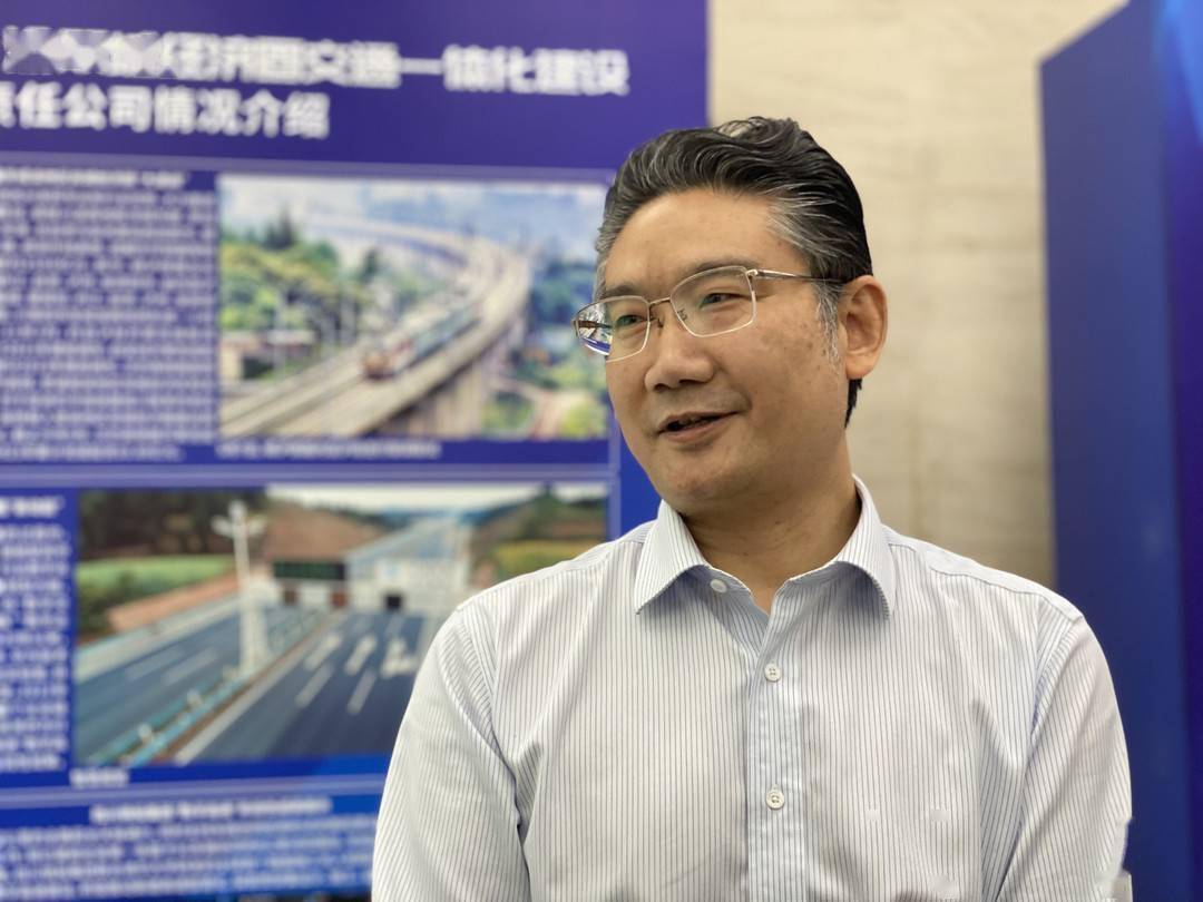 四川铁投集团党委委员,董事方跃