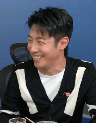 撒贝宁现场diss央视boys李佳琦笑出鹅叫