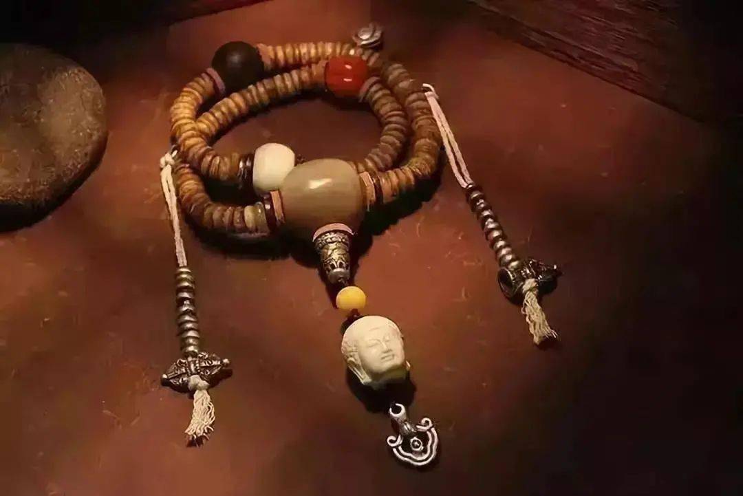 惊艳了岁月的藏式佛珠_文玩