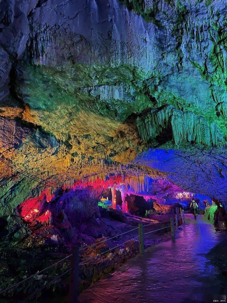 禄劝中屏牡丹开轿子仙宫骑车来