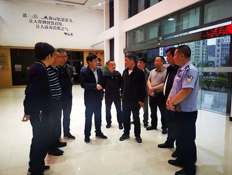 5月7日,黔西南州人大常委会副主任,兴仁市委书记方俊带队督导政法队伍