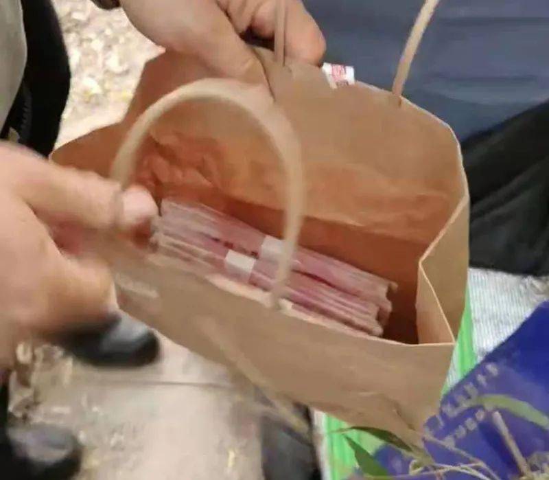 漯河豪横垃圾桶惊现4万现金竟是男子自己丢的