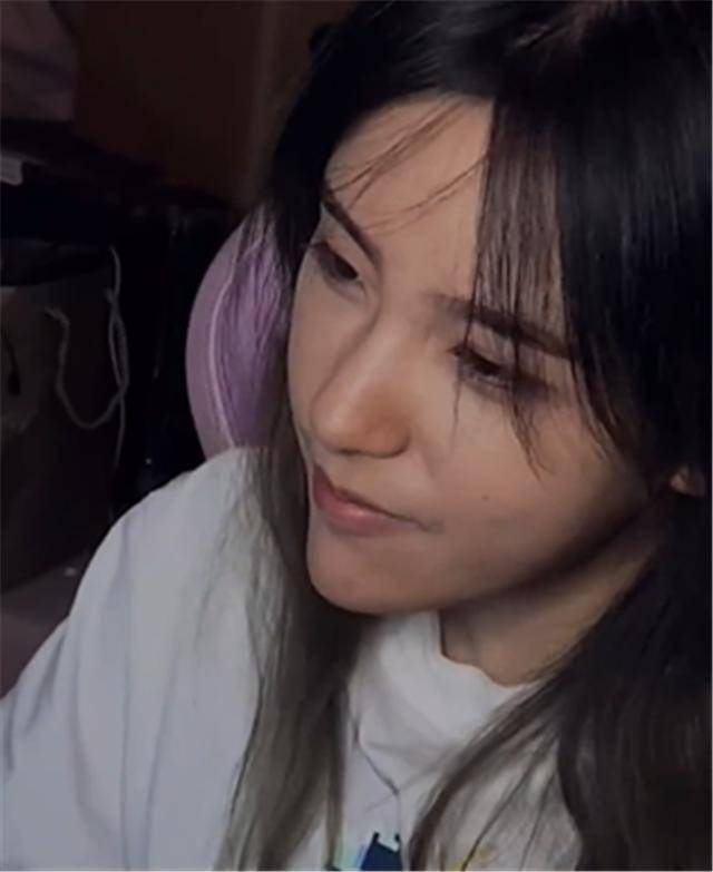 要说塔子姐的素颜多好看那是不可能,不过可能大家已经看腻和厌恶她