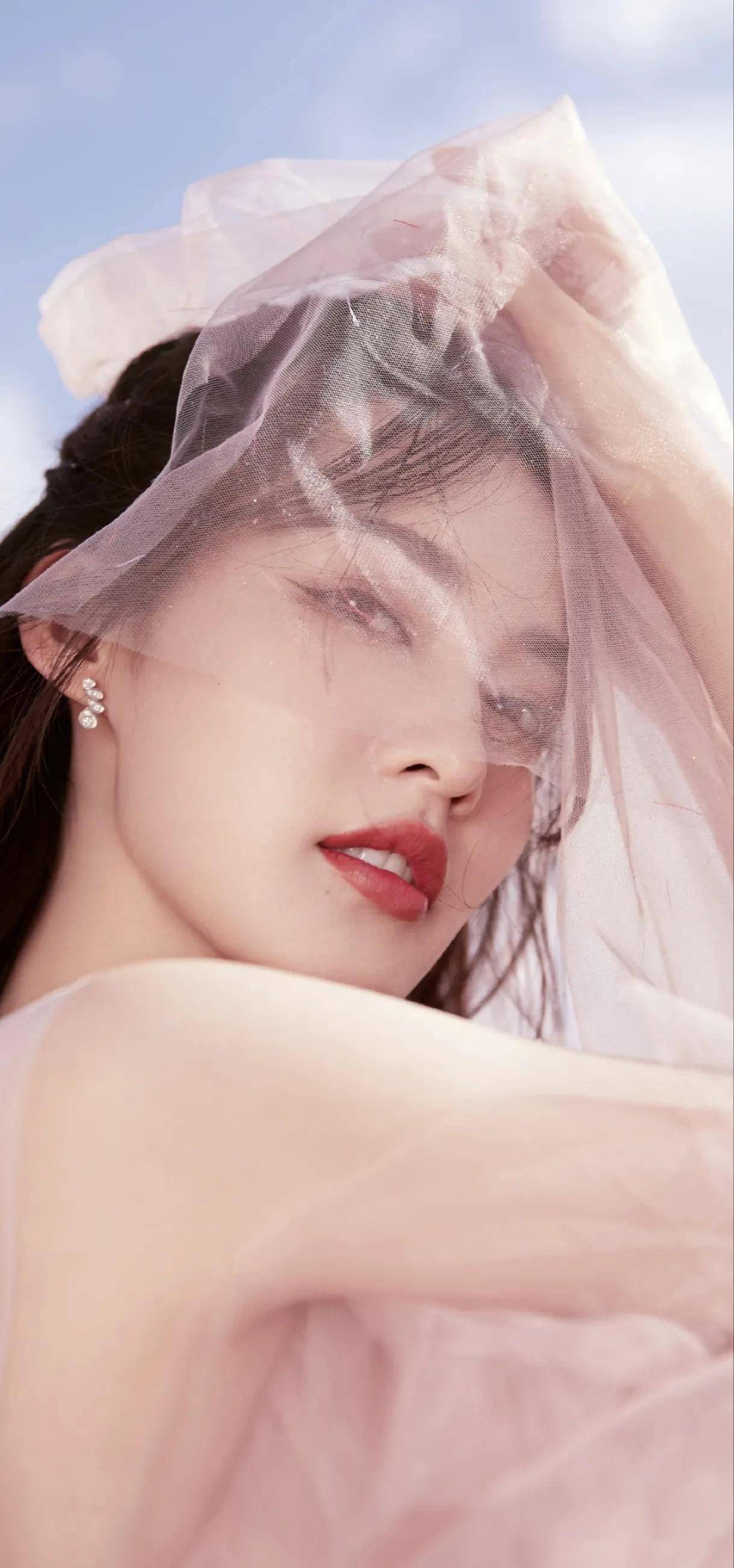 如同花娇艳处处绽芬芳欢声笑语柳下扬彩衣靓妆花前站