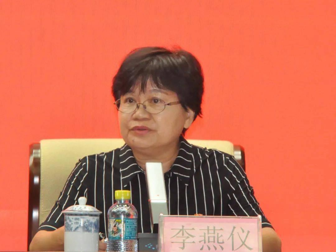 海南省教育厅厅长李燕仪在会上介绍省教育厅"我为群众办实事"实践活动