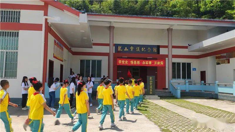 震撼福州这场红歌快闪点燃龙山会议纪念馆