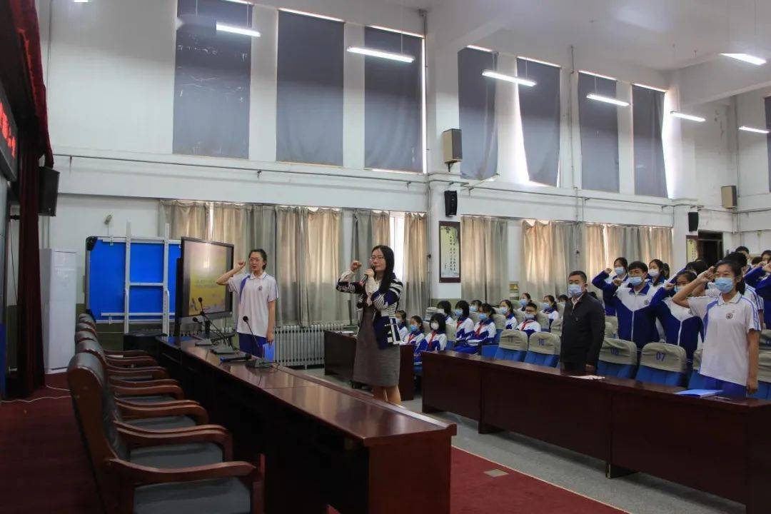 学党史强信念跟党走丨华明中学开展主题团日活动暨新团员入团仪式