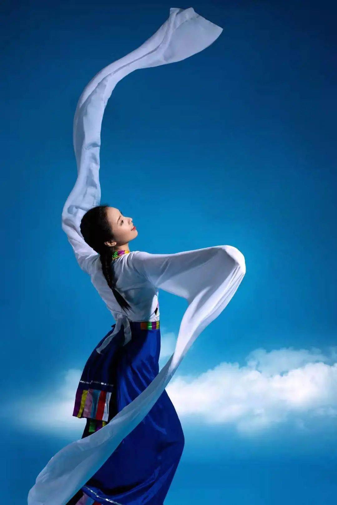 当时她面临着一个新的难题:如何正确把握蒙古族舞蹈风格?