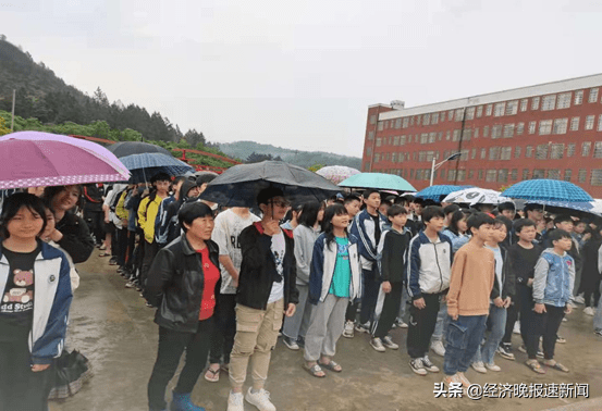 龙溪中学法制教育进校园
