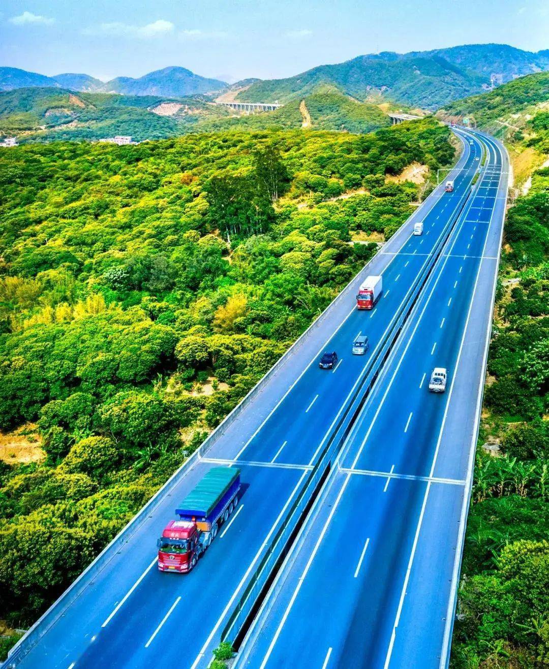 云湛高速粤西连通大湾区的腾飞大道