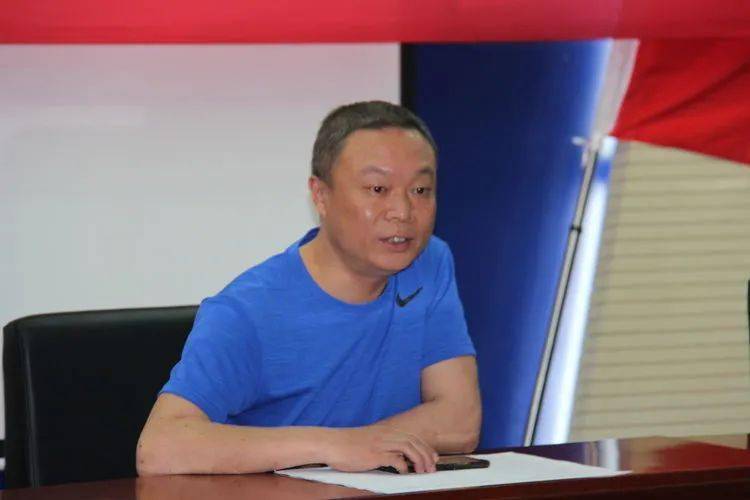 中心党支部副书记慕立坛,班子成员常振峰作为监考全程参加了比赛.