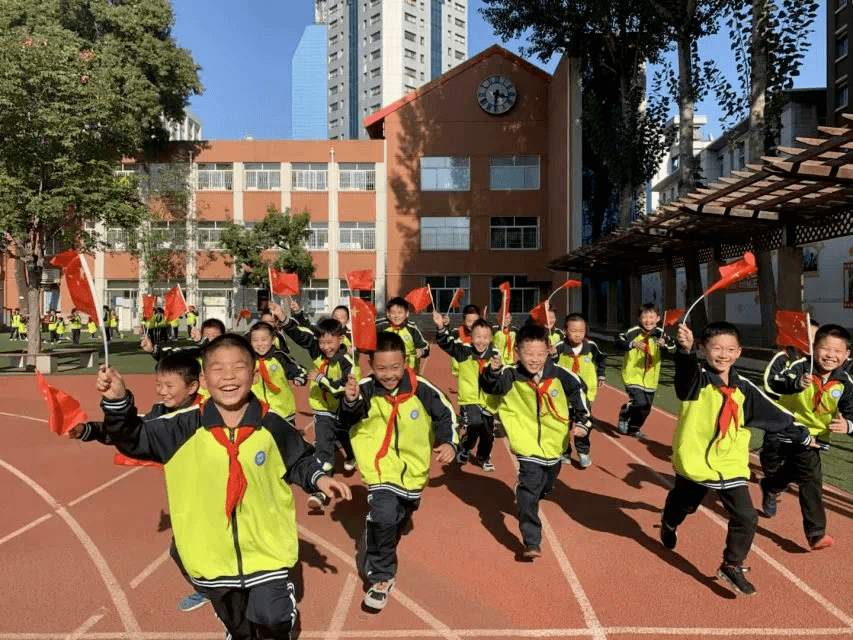 纬三路小学图片