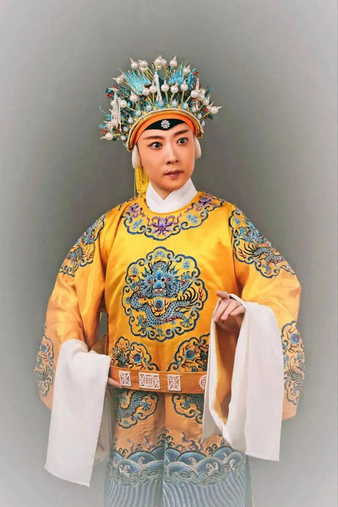 30演出时间:《遇皇后·打龙袍》演出信息"出身梨园世家,祖孙三代都是