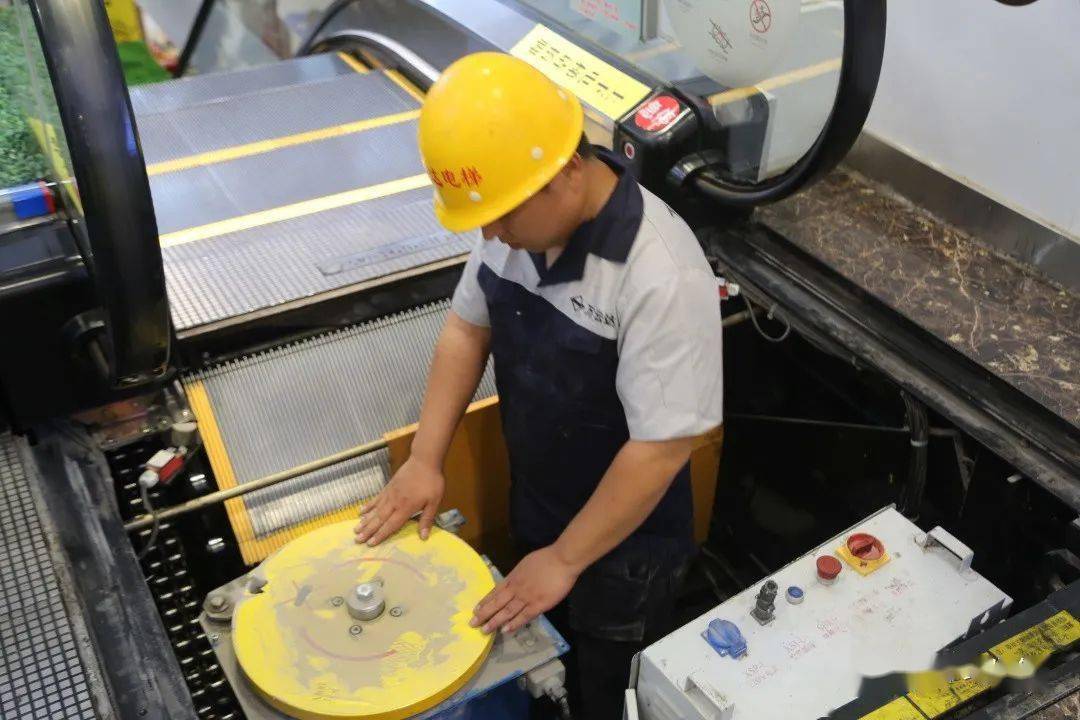 "电梯应急救援,关系人民群众生命安全,须长备常练,用万全之策,保万无