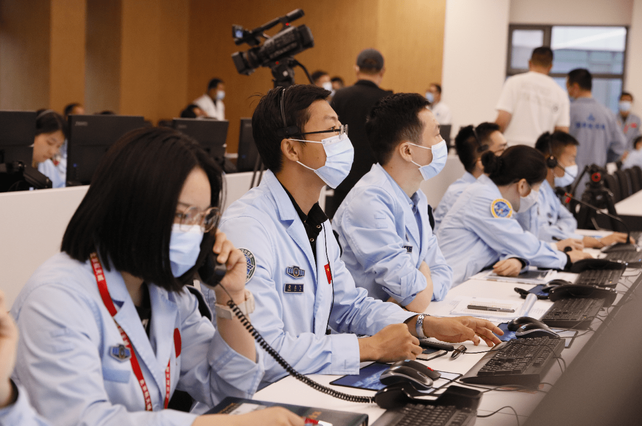 守护|北京航天飞行控制中心守护天问一号探测器成功着陆