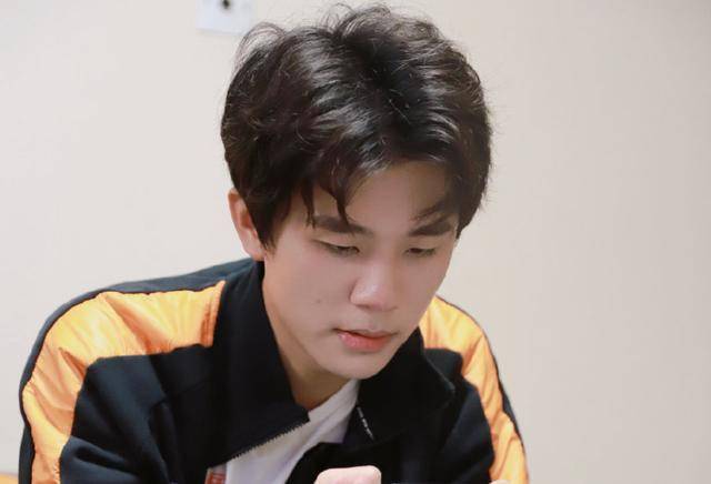 dyg萧玦守约罕见失准放在发育路不会打了以后还得打中单