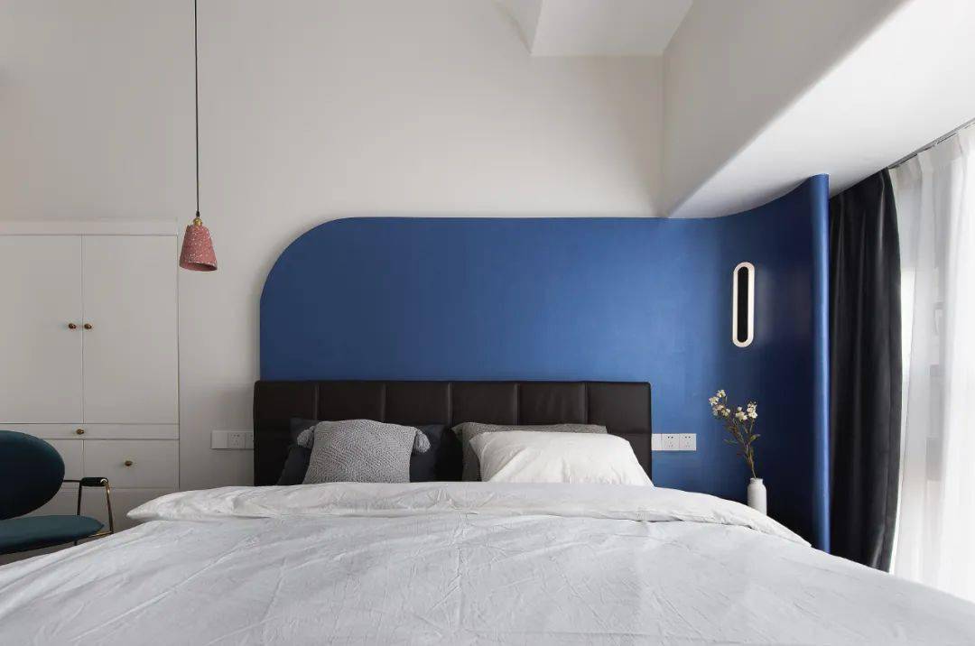 深圳90后夫妻买下125㎡大胆撞色多功能套房高级有个性