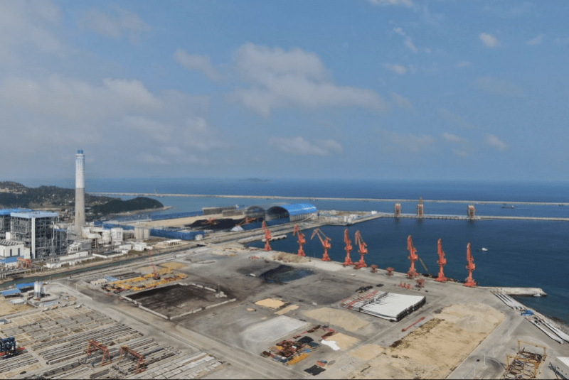 看茂名首个十万吨级深水大港助力粤西高质量发展