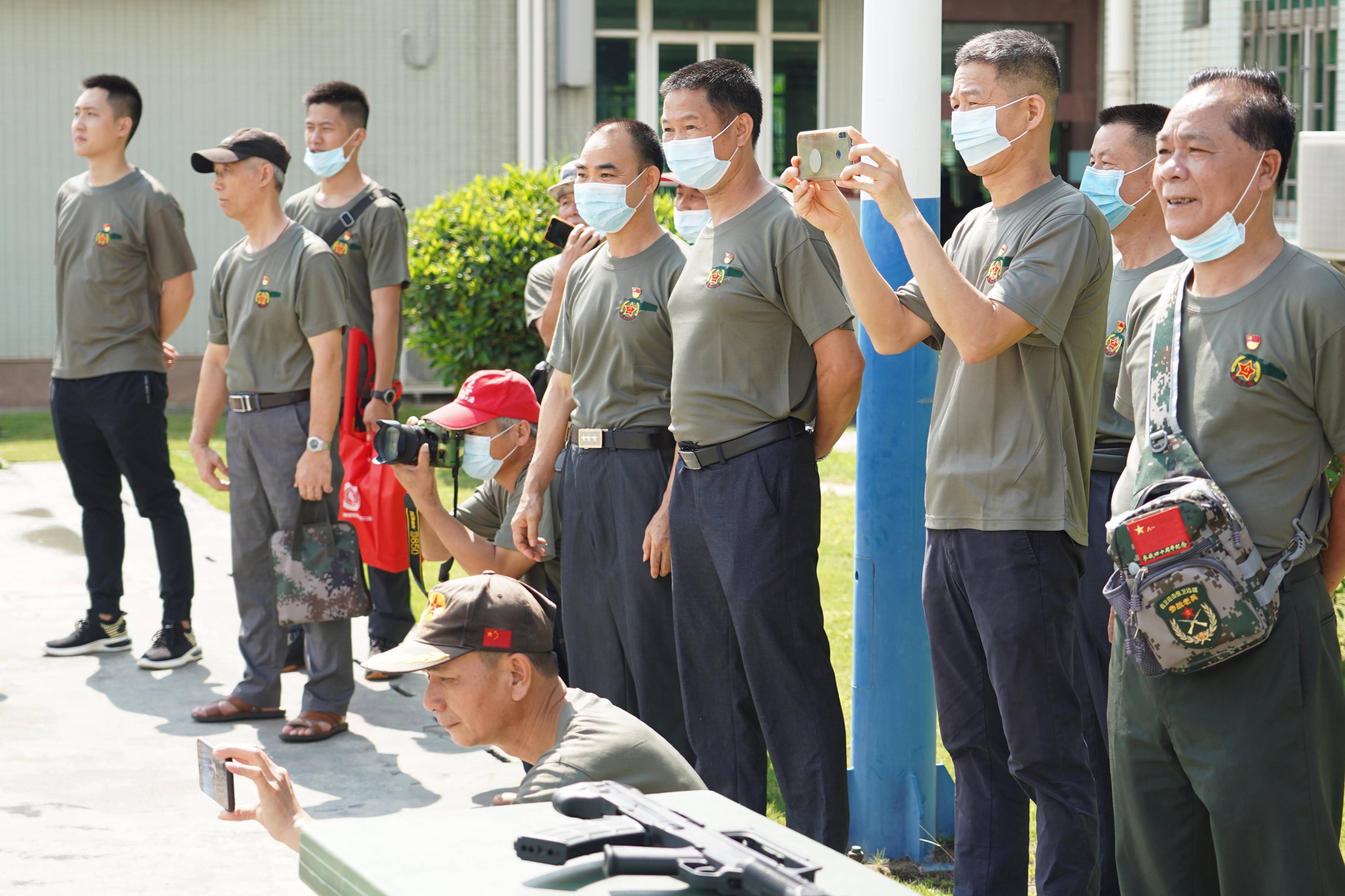 退伍不褪色!老兵党员进军营重温军旅生活