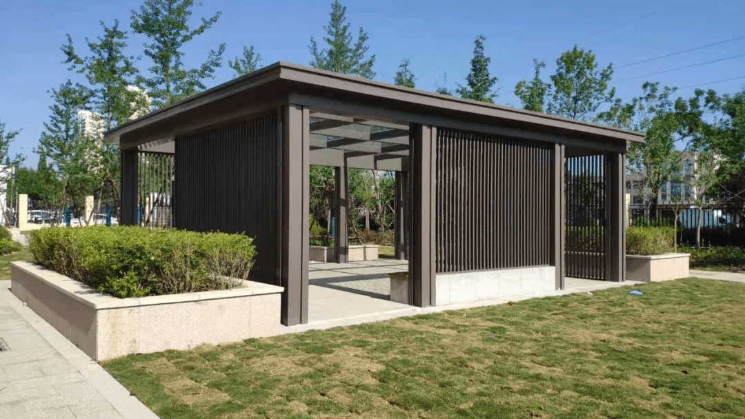 (风雨廊亭实拍图↑)在流淌的时间里,归家的路途越来越近.