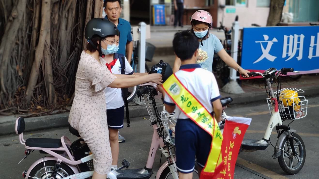 小手拉大手 石牌街推进交通安全整治教育进校园 龙口