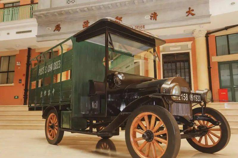 一个比一个速度快马车—汽车—火车厅内还展示了邮运工具模型配色格外