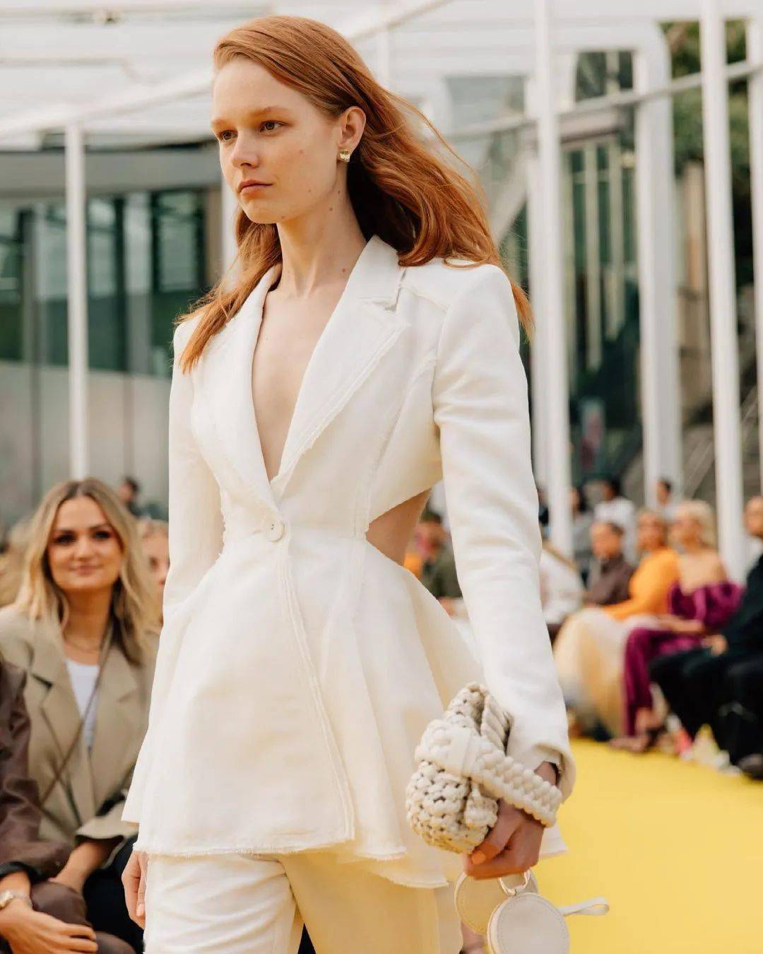 穿最漂亮的衣服去看最美的风景