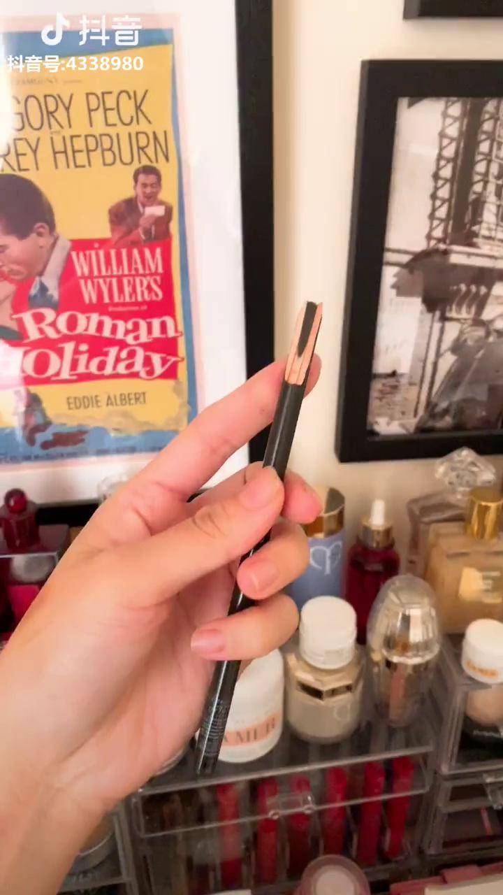 植村秀砍刀眉笔怎么削不舍得削就不好用削得太用力就会断先买便宜的