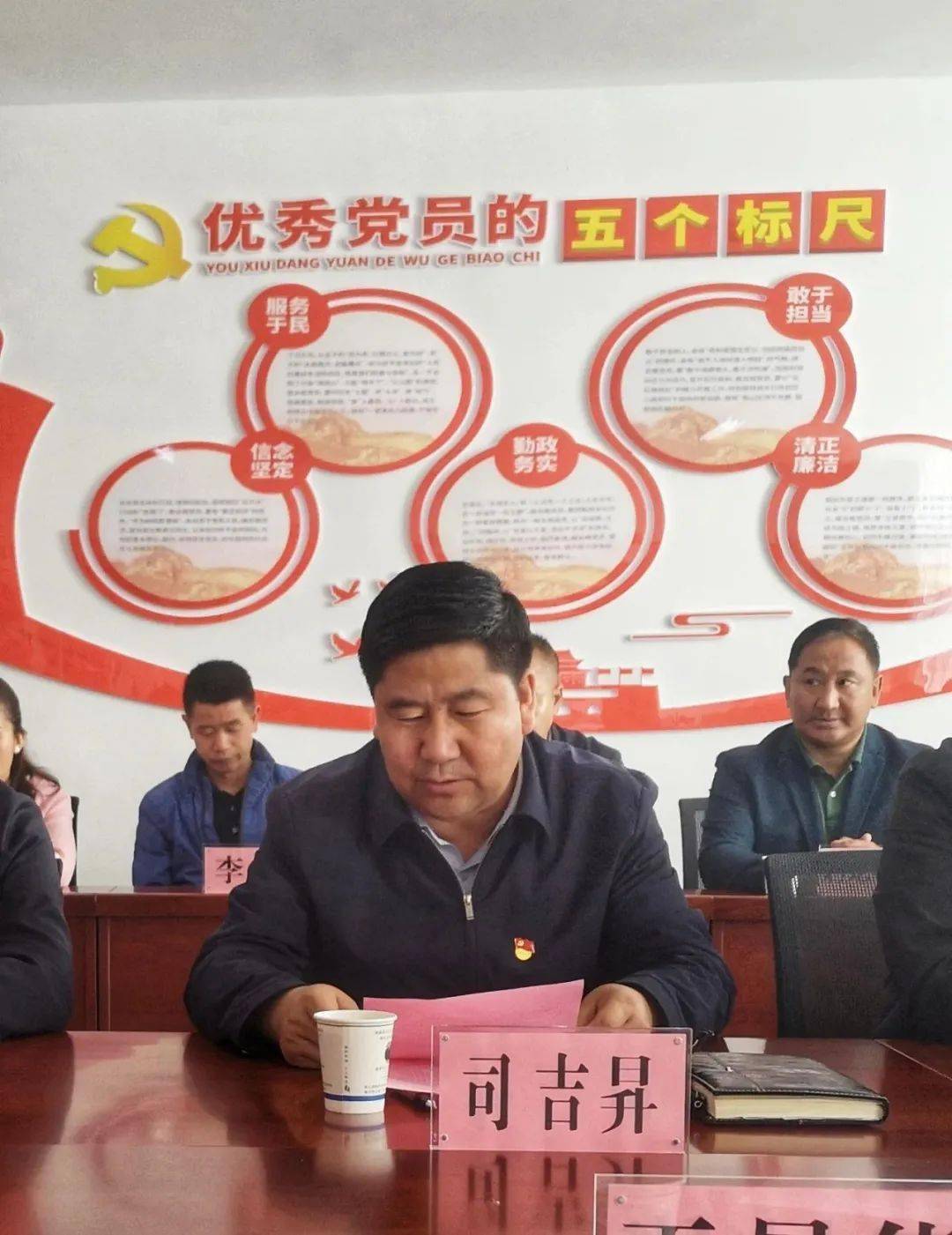 县委副书记,县长钢夫与杜欣军分别代表河南县与天津科技大学签订