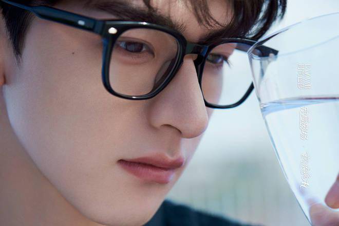 甜崽!林一氧气大片曝光 气质纯净眼镜造型超温柔