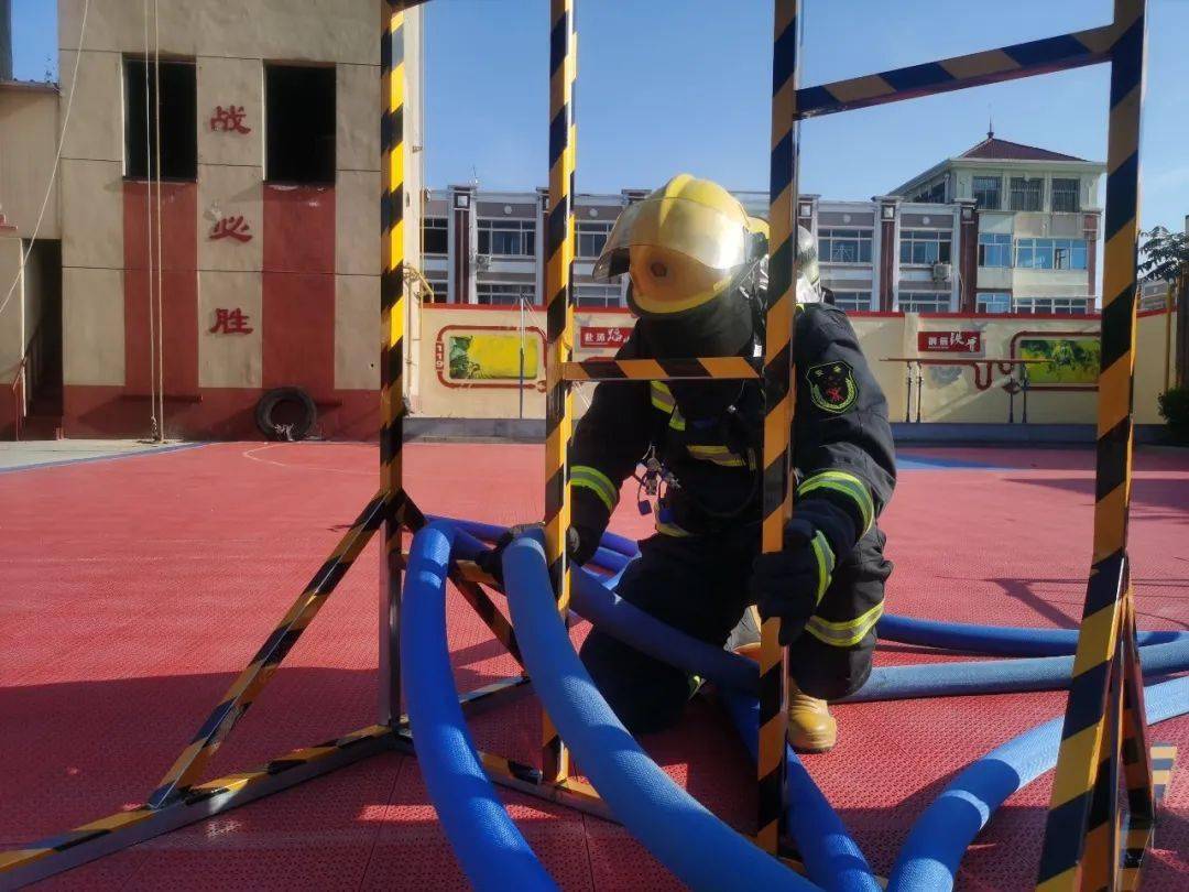 作战训练安全丨聊城支队香江消防救援站开展紧急避险自救操