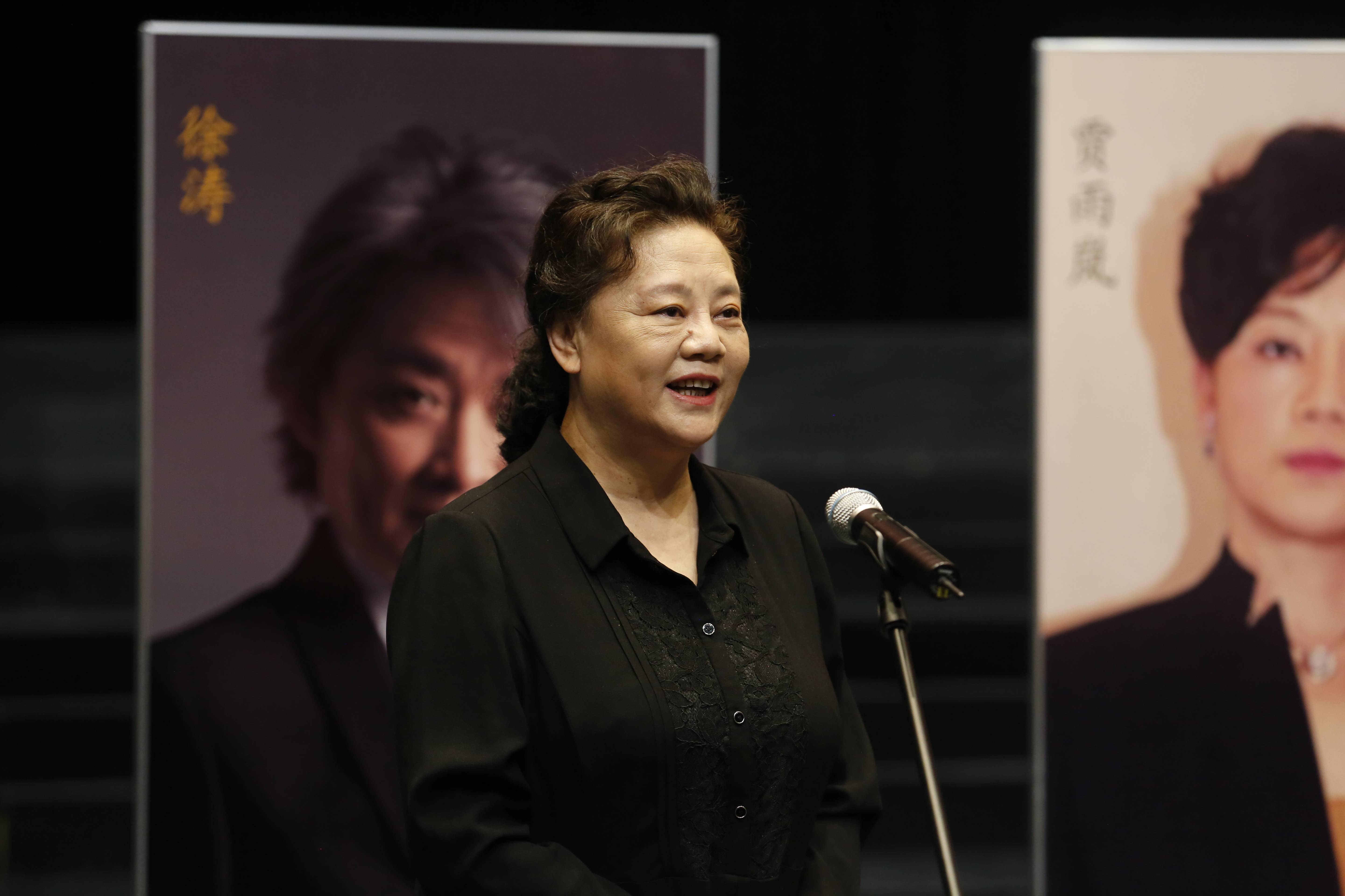 中国煤矿文工团团长贾雨岚主持会议,党委书记刘中军,《血沃中华》导演