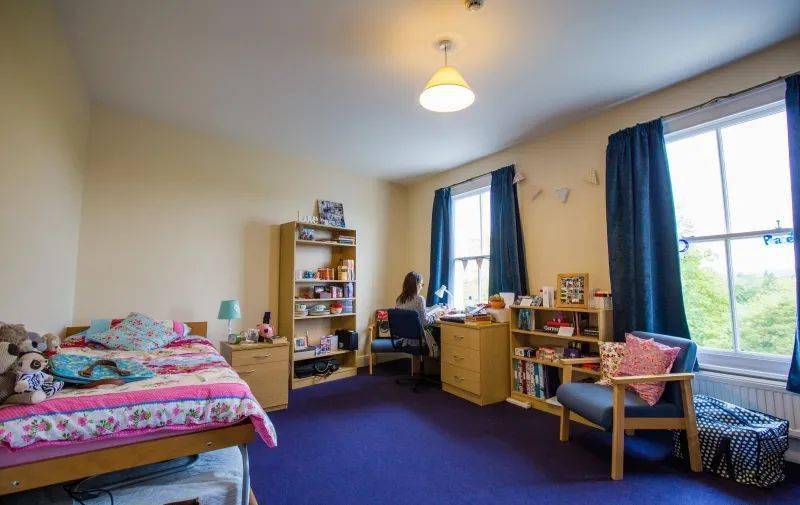 牛津大学你家宿舍火了