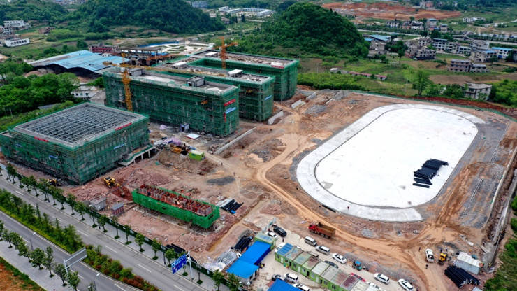修文县教育部门着重在县城东片区布局教育基础设施,在修文中学整体