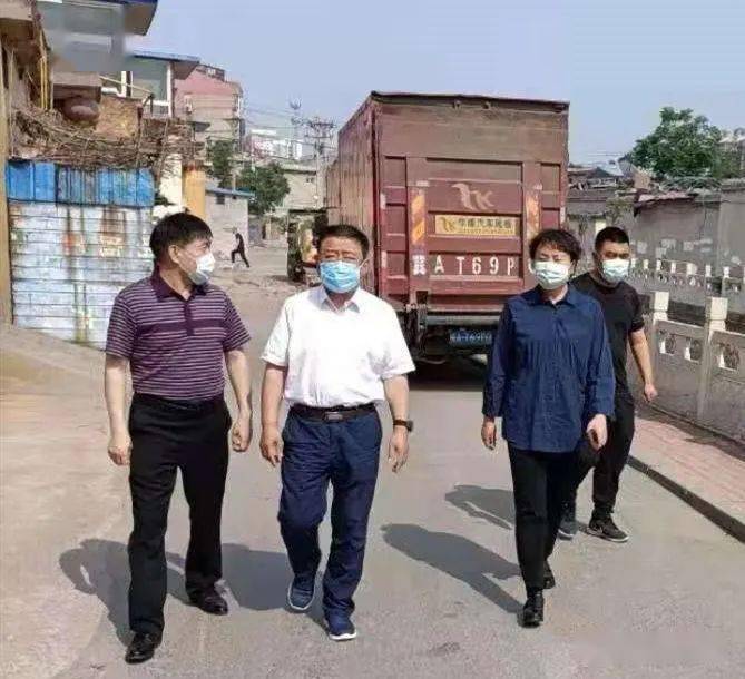 区领导王锡洪高清珍深入南大郭镇督导检查工作