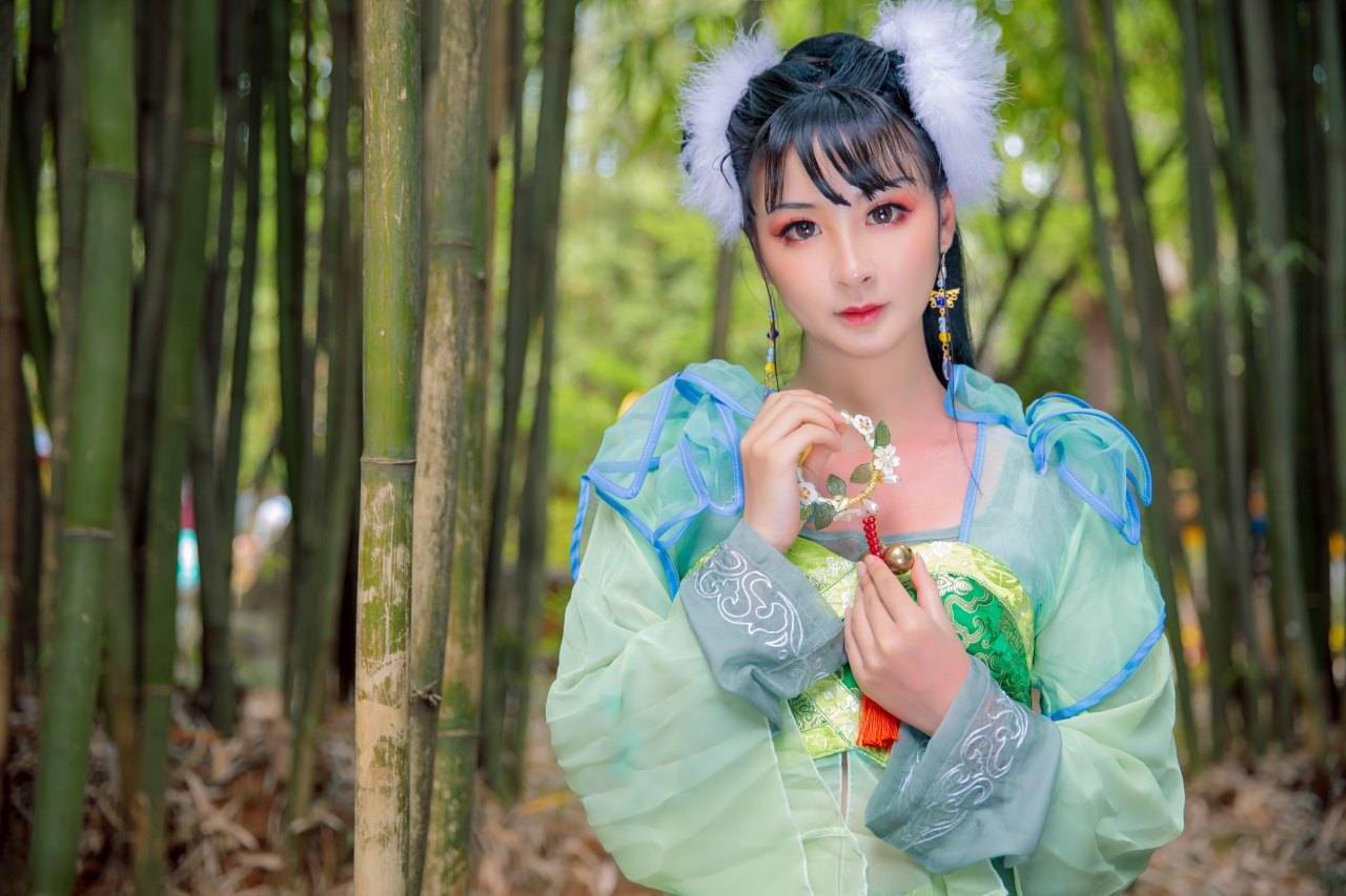 碧瑶cos:瑶音 摄影/后期/排版:摄影师-哲哲 协力:小寒 服装:璎玥坊