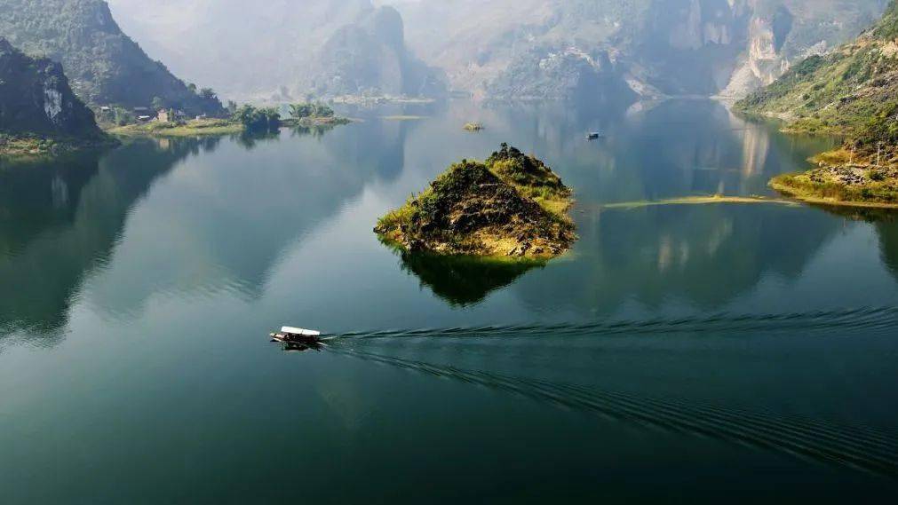 【纯玩 大特惠】5月22日 乐业云海天舟,大石围天坑,凌云浩坤湖纯玩二