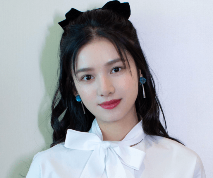 天生银幕脸又一朵95后小花冉冉升起