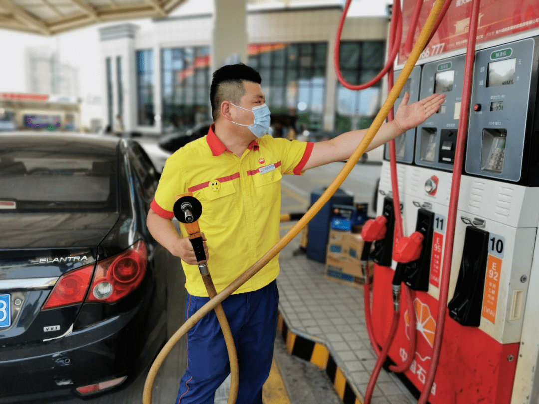 "92,加满" "92,200" 似乎很少见到其他的选项 咱加油站没有最低消费