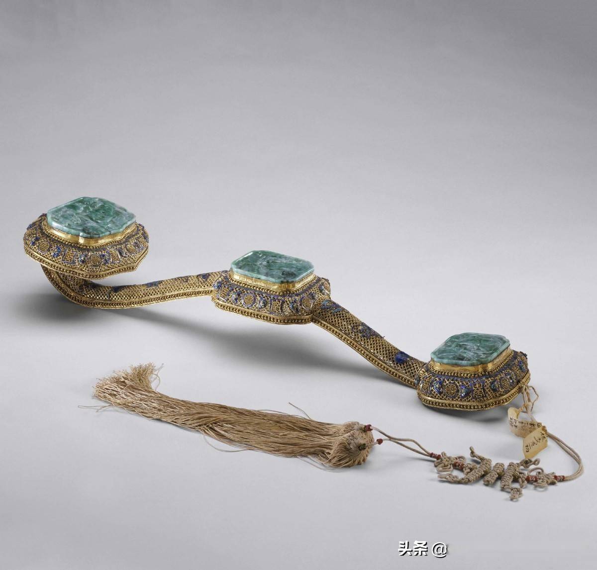 故宫如意精巧繁复的鎏金如意