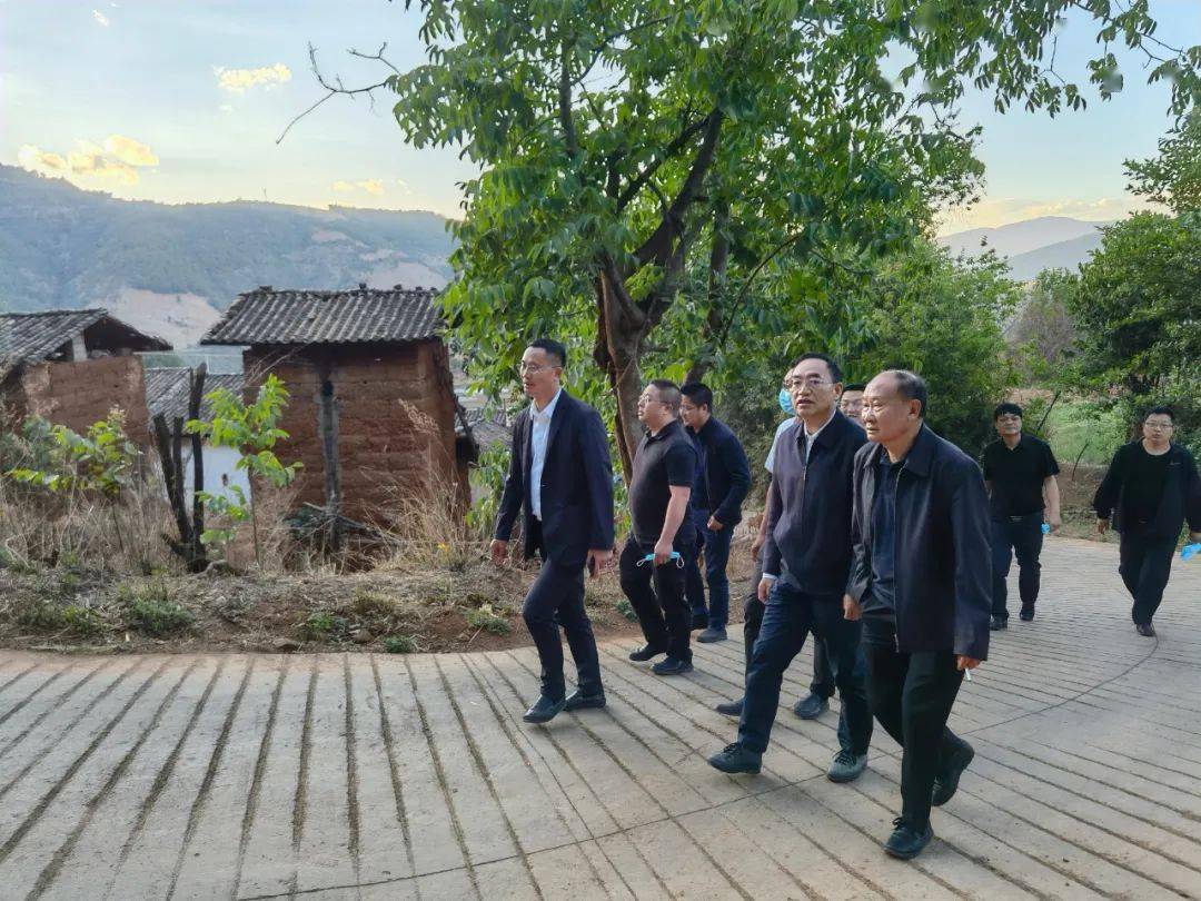 王正林李跃兴继续指导抗震救灾工作_祥云县
