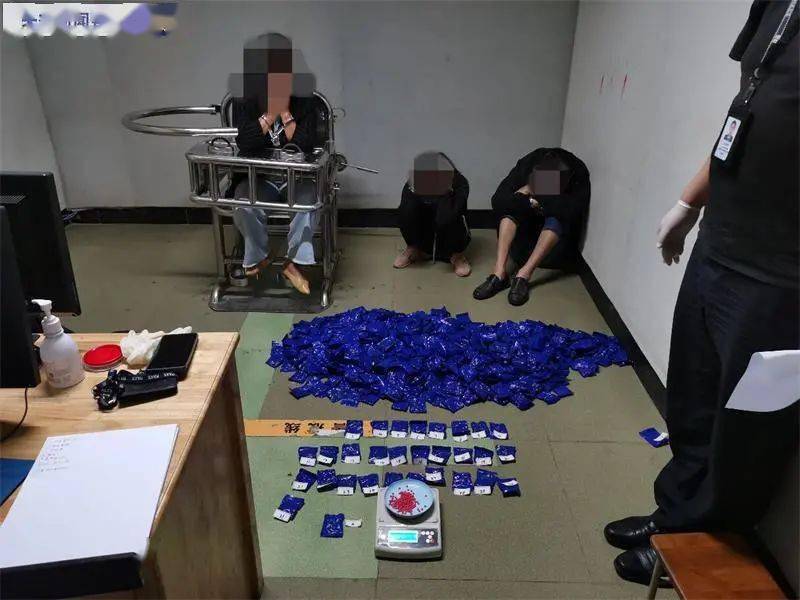 嫌犯用卫星定位"托运"毒品,警方布控抓3人,缴毒超18公斤