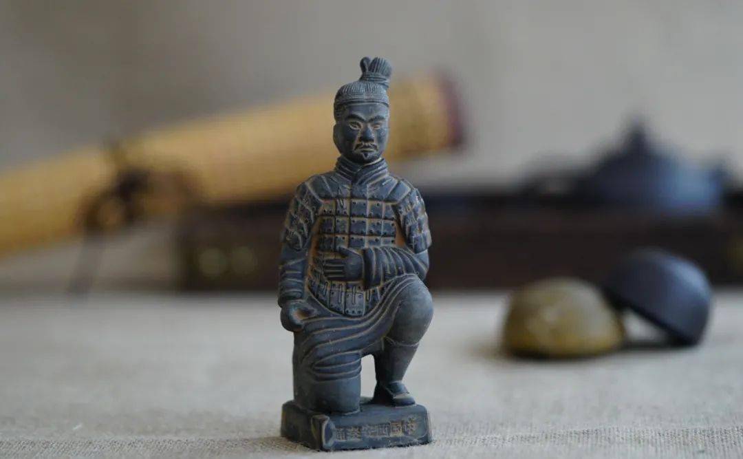 小孩都眼馋的三星堆盲盒在家挖出了兵马俑太好玩了