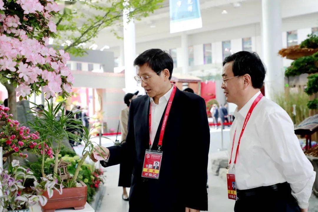 陈小平出席第十届中国花博会开幕式